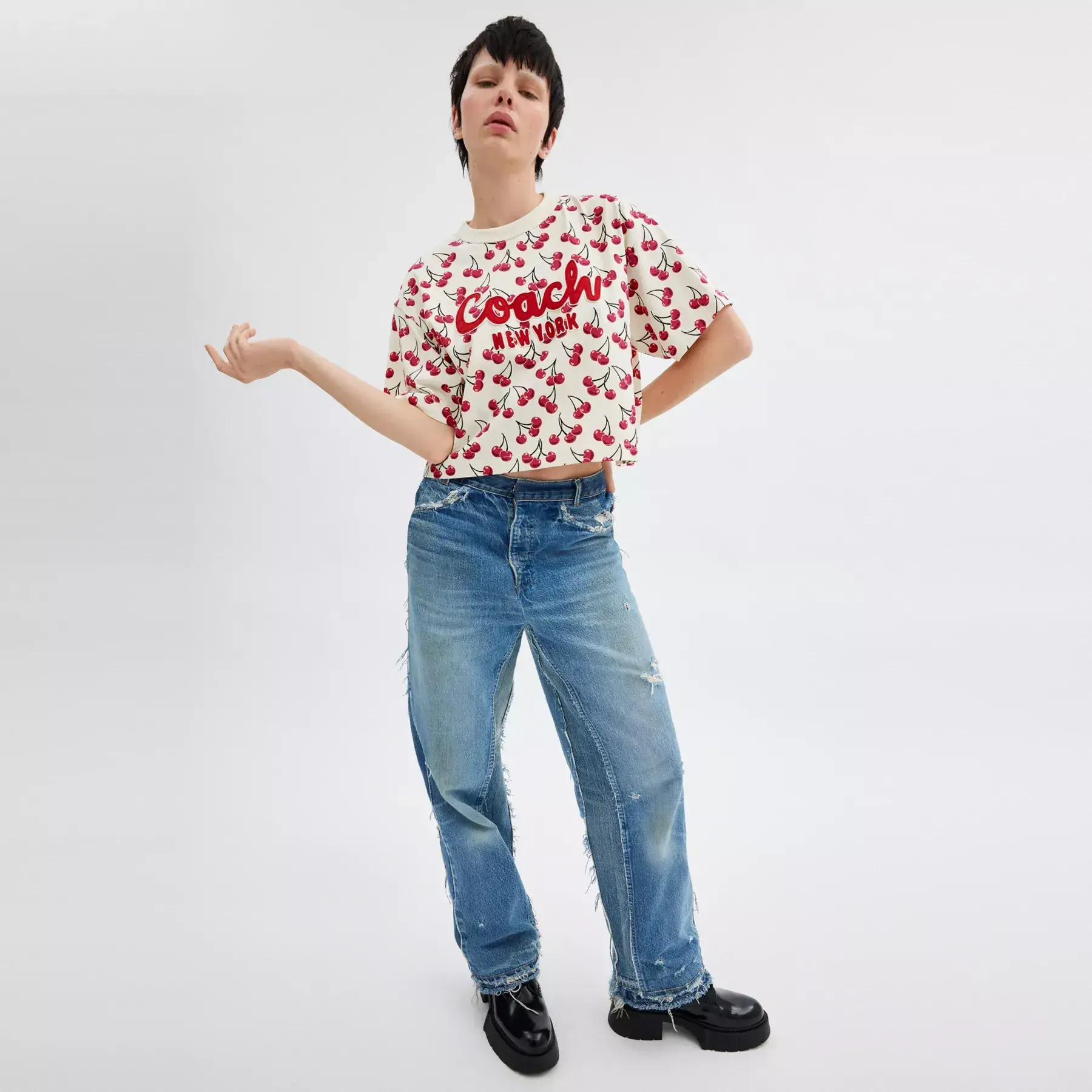Cherry Print Cursive Signature Cropped T-Shirt In Organic Cotton Cherry Print Cursive Signature Cropped T-Shirt In Organic Cotton
