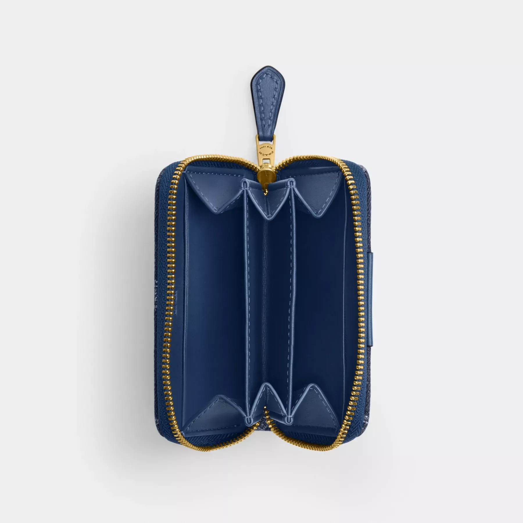Essential Small Zip Around Card Case With Horse And Carriage Print Essential Small Zip Around Card Case With Horse And Carriage Print