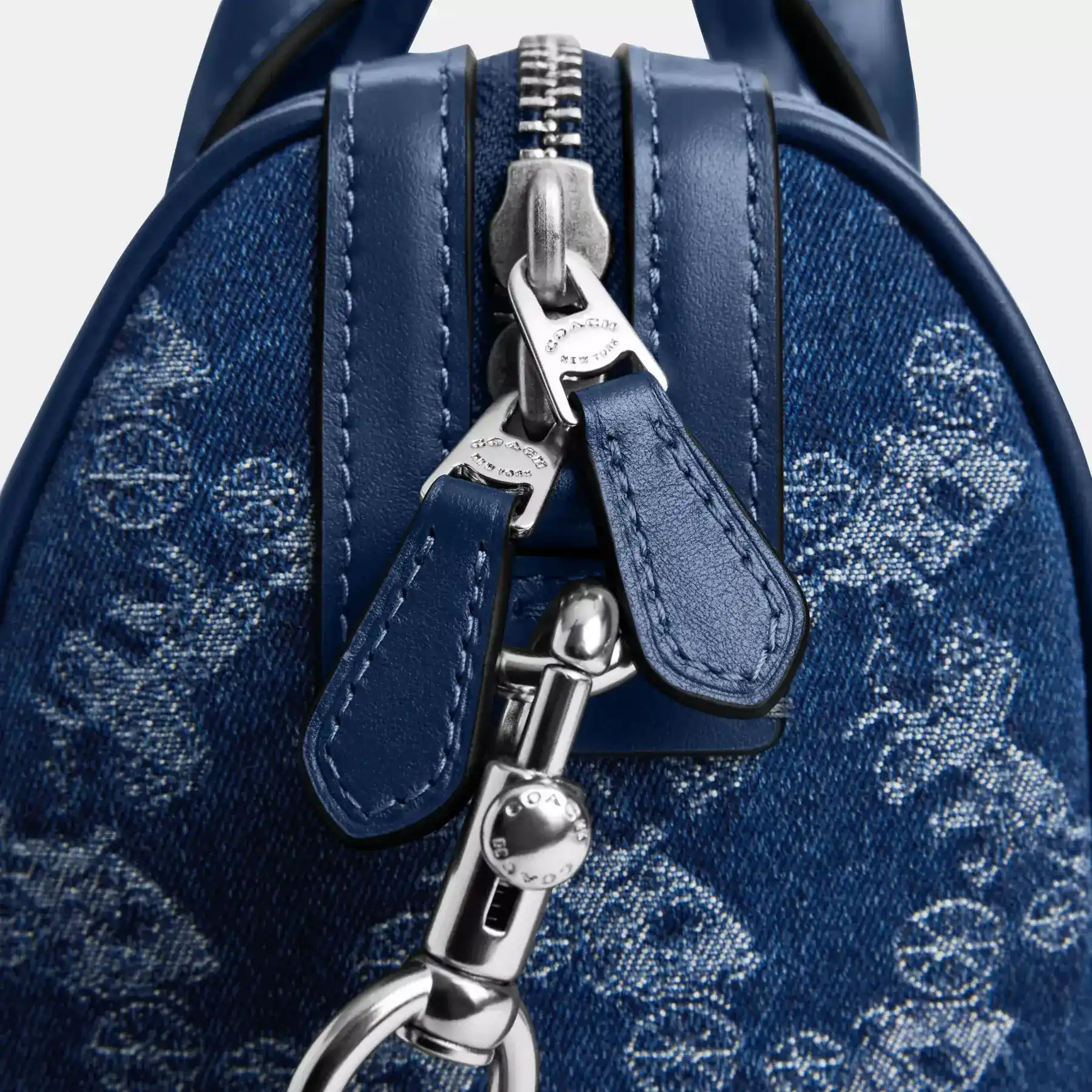 Gotham Duffle Bag 24 With Horse And Carriage Print Gotham Duffle Bag 24 With Horse And Carriage Print