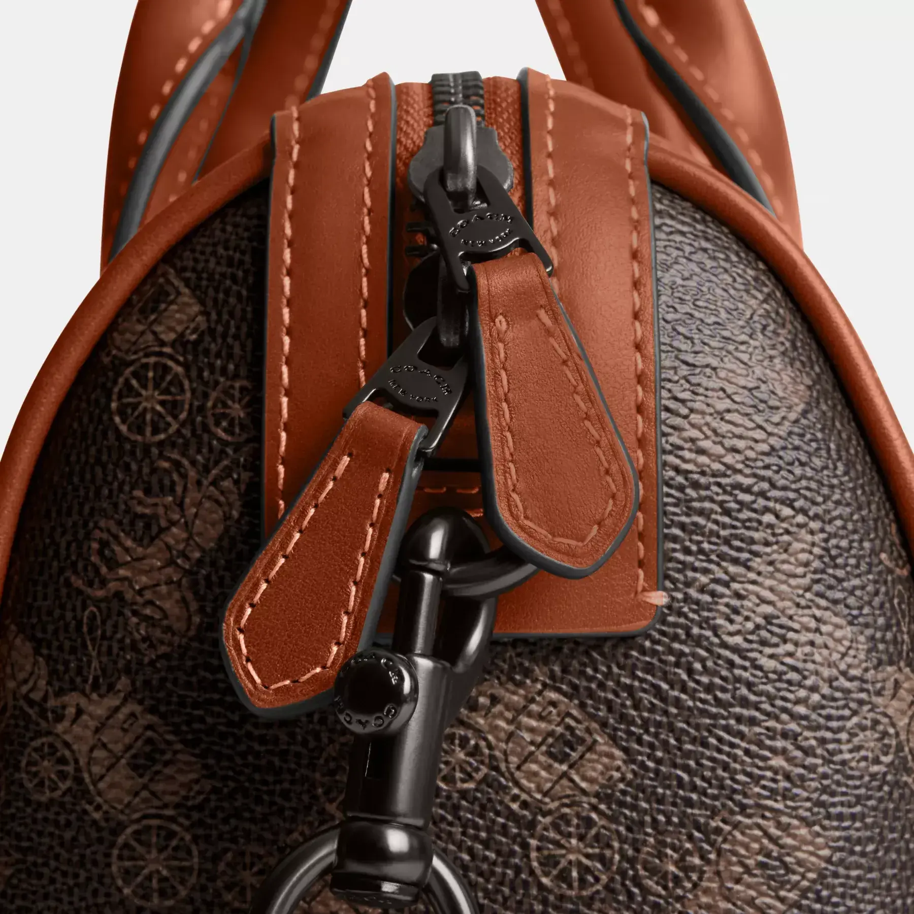 Gotham Duffle Bag 24 With Horse And Carriage Print Gotham Duffle Bag 24 With Horse And Carriage Print